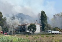 Incendio minaccia il residence di fortuna all’ex Bamboo, paura al lido di Latina