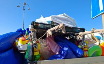 Abusivi a Terracina, maxisequestro di merce pericolosa e giocattoli fuori norma