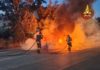 Ferrari fuori strada e poi l’incendio: paura nella notte a Sabaudia