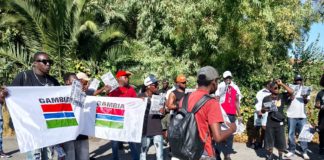 Latina, il corteo pacifico per Ibrahim Dibba arriva in Comune