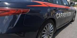Formia, spaccia in centro e spintona i carabinieri: arrestato