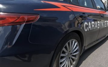 Formia, spaccia in centro e spintona i carabinieri: arrestato