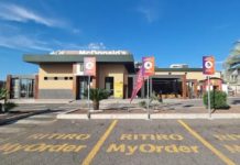 Inseguita da uno sconosciuto alle Autolinee, si barrica al Mc