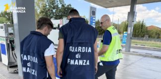 Carburante “allungato” con solventi tra Latina e Gaeta, sequestrati 16mila litri di gasolio
