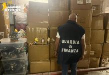 Latina, maxi blitz della GdF: sequestrati 4,6 milioni di prodotti illegali