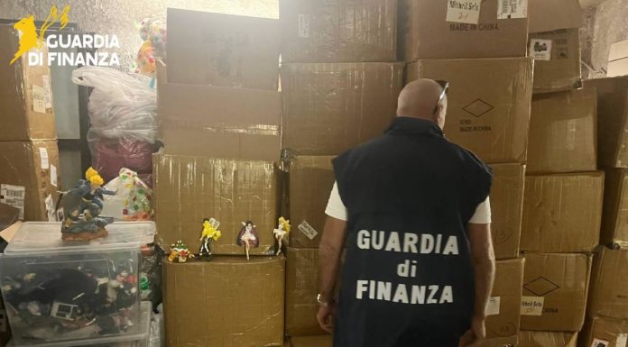 Latina, maxi blitz della GdF: sequestrati 4,6 milioni di prodotti illegali