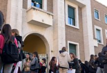 Latina, scuole non sicure: il sit-in sotto la provincia