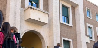 Latina, scuole non sicure: il sit-in sotto la Provincia