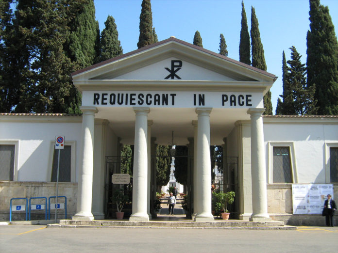 ingresso cimitero